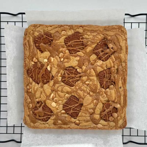 Biscoff blondie brownie slab